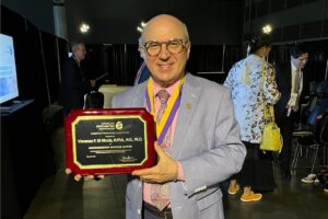 Un doublé pour le Dr Vincenzo Di Nicola - Faculté de médecine